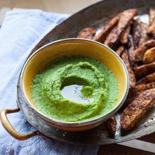 Green pea dip with oven potatoes