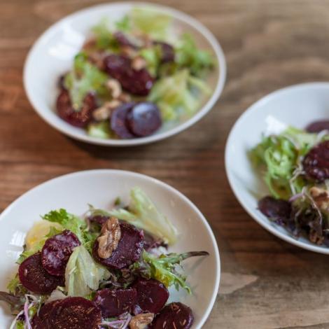 Autumn salad with beetroot and walnuts