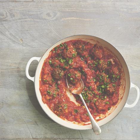 Lentil balls with tomato sauce